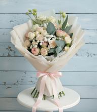 Букет цветов из:  Розы и Лизиантусы в Ипатово