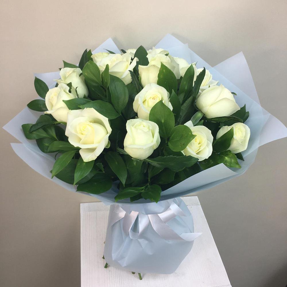 Букет 15 Белых роз Проуд в Ипатово