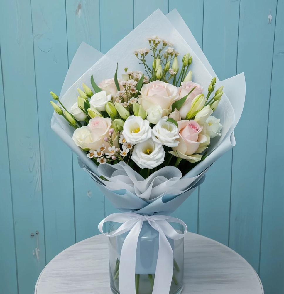 Букет цветов из: Розы и Лизиантусы в Ипатово