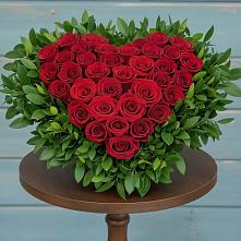 Цветочная композиция из Розы в виде сердца в Ипатово