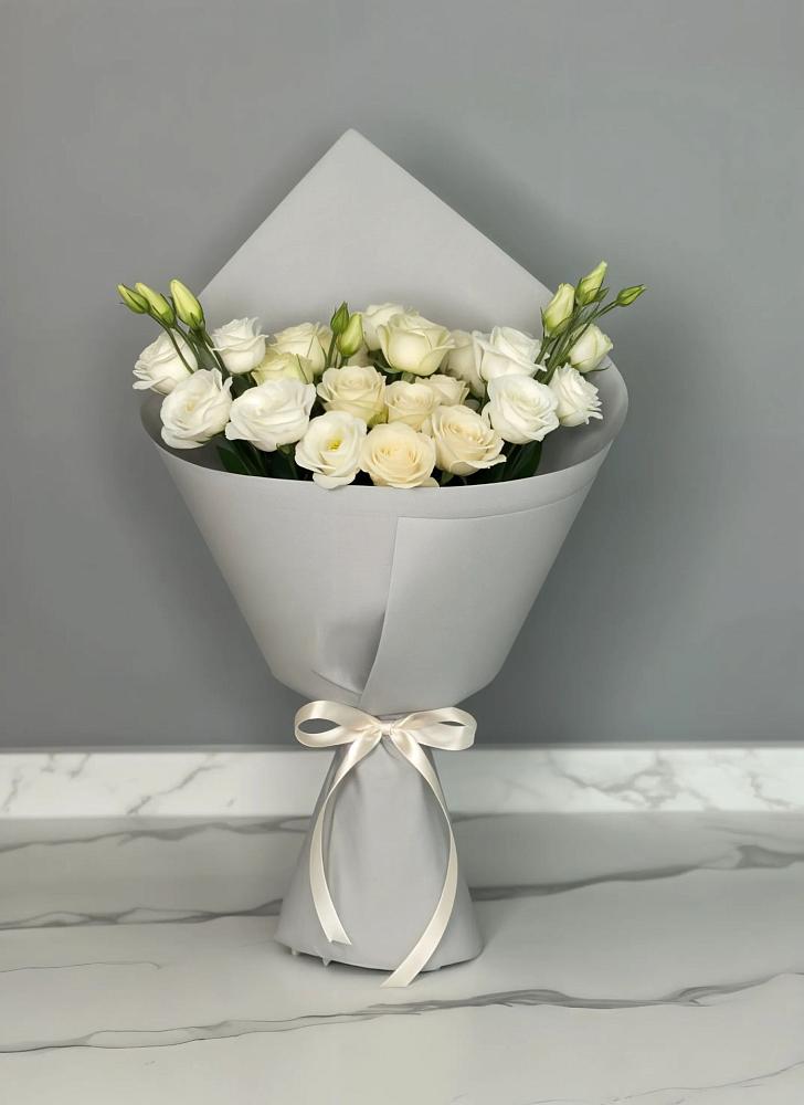 Букет цветов из: Розы и Лизиантусы в Ипатово