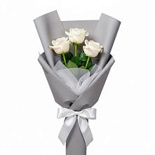 Букет 3 белые розы в Ипатово