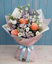Букет цветов из:  Лизиантусы, Розы, Альстромерии и Гипсофила в Ипатово