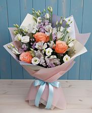 Букет цветов из:  Лизиантусы, Розы, Альстромерии и Гипсофила в Ипатово