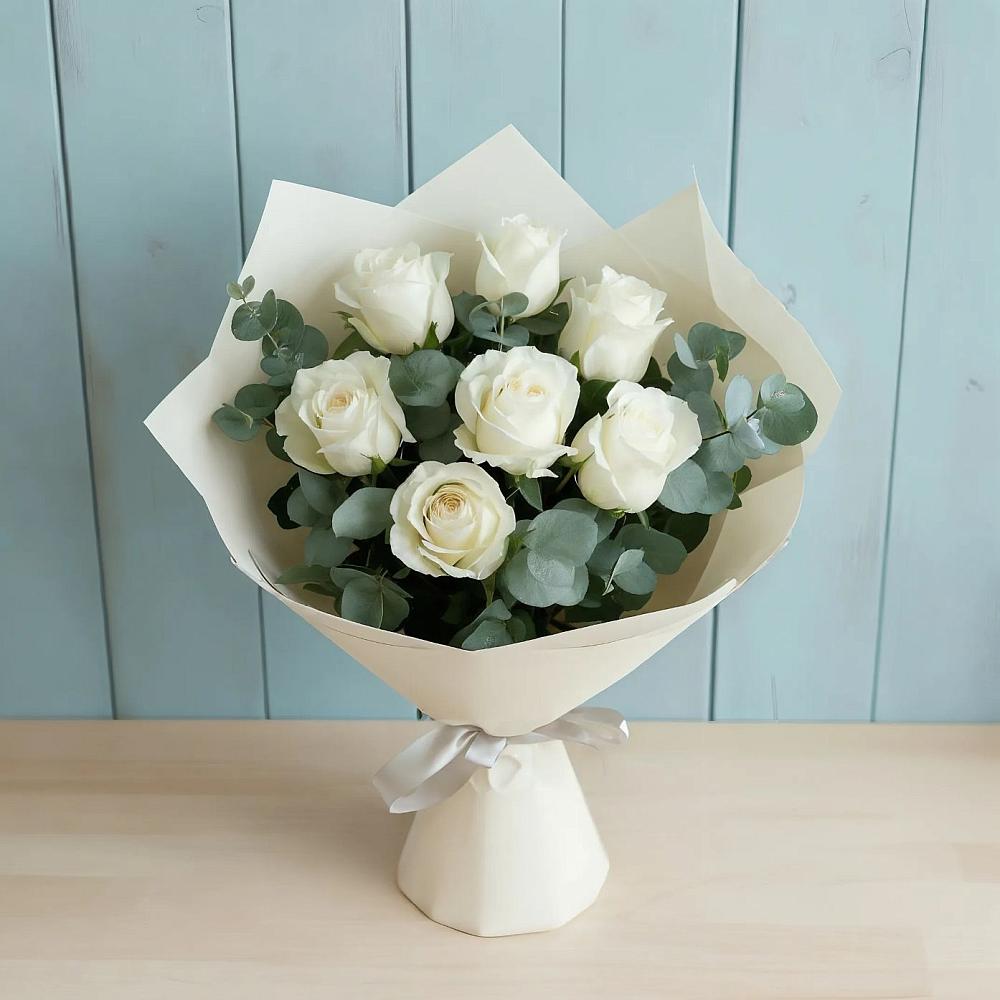 Букет Белые розы в Эвкалипте в Ипатово