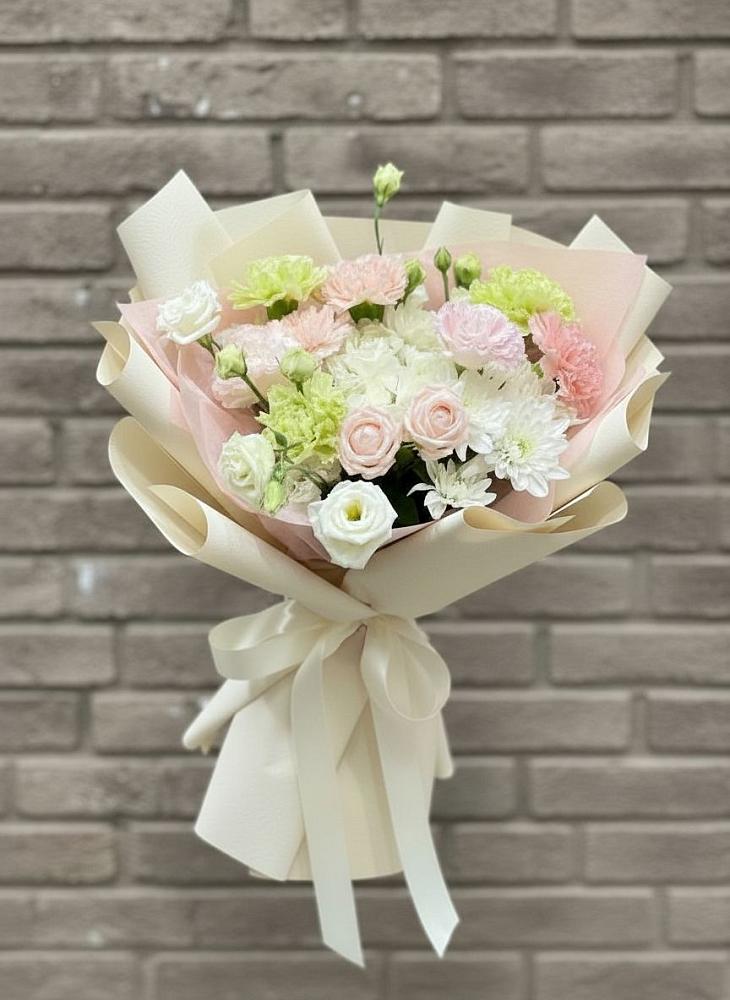 Букет цветов из: Гвоздики, Розы, Лизиантусы и Хризантемы в Ипатово