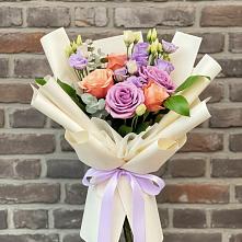 Букет цветов из:  Лизиантусы и Розы в Ипатово