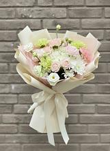 Букет цветов из:  Гвоздики, Розы, Лизиантусы и Хризантемы #REPLACE_PRED# Ипатово