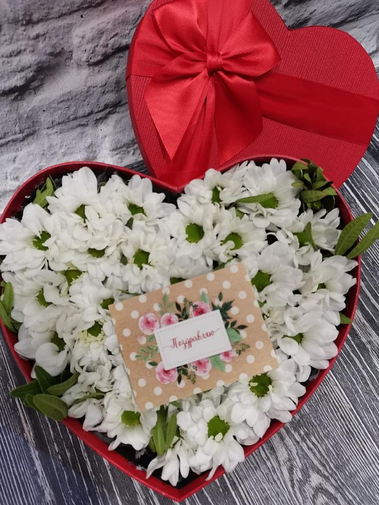 Цветочная композиция из Хризантемы в виде сердца в Ипатово