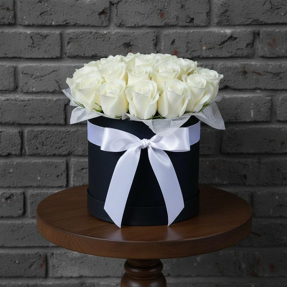 Цветочная композиция из Розы в шляпной коробке в Ипатово