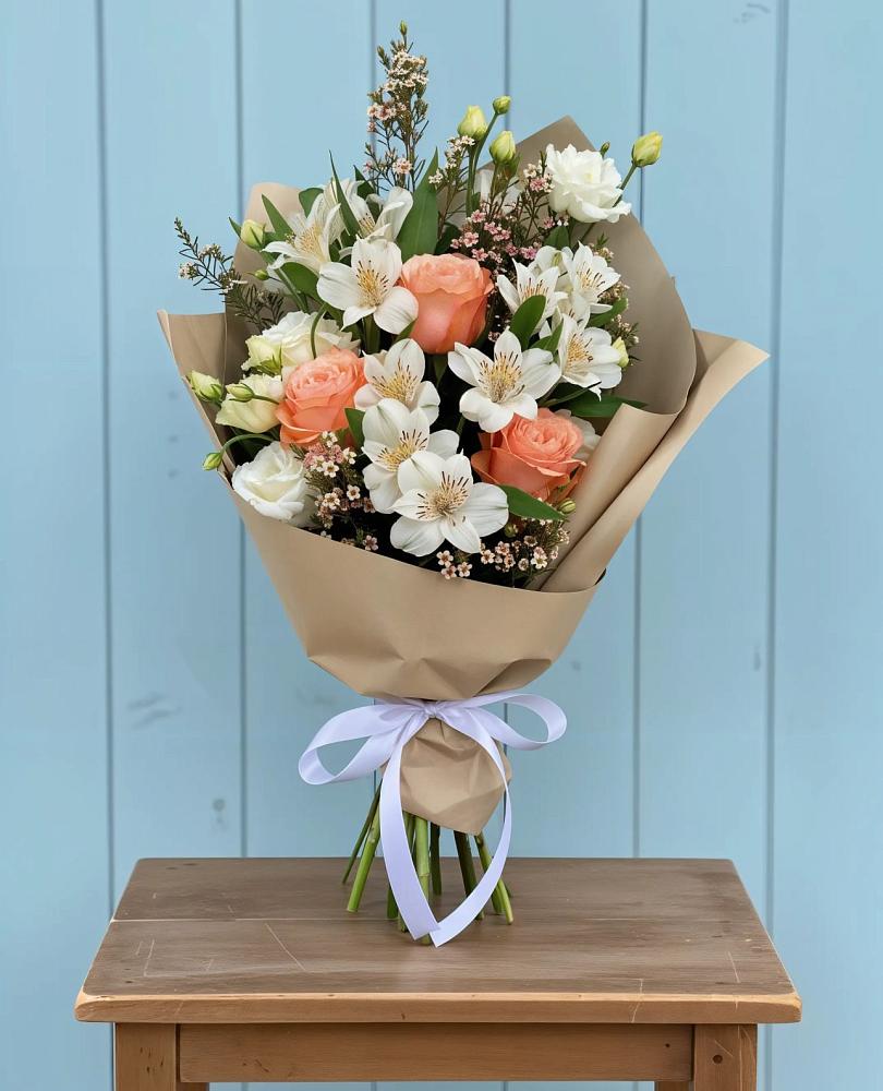 Букет цветов из: Альстромерии, Лизиантусы, Розы и Хризантемы в Ипатово