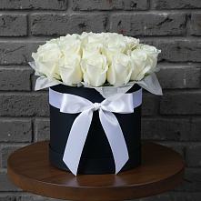 Цветочная композиция из Розы в шляпной коробке в Ипатово